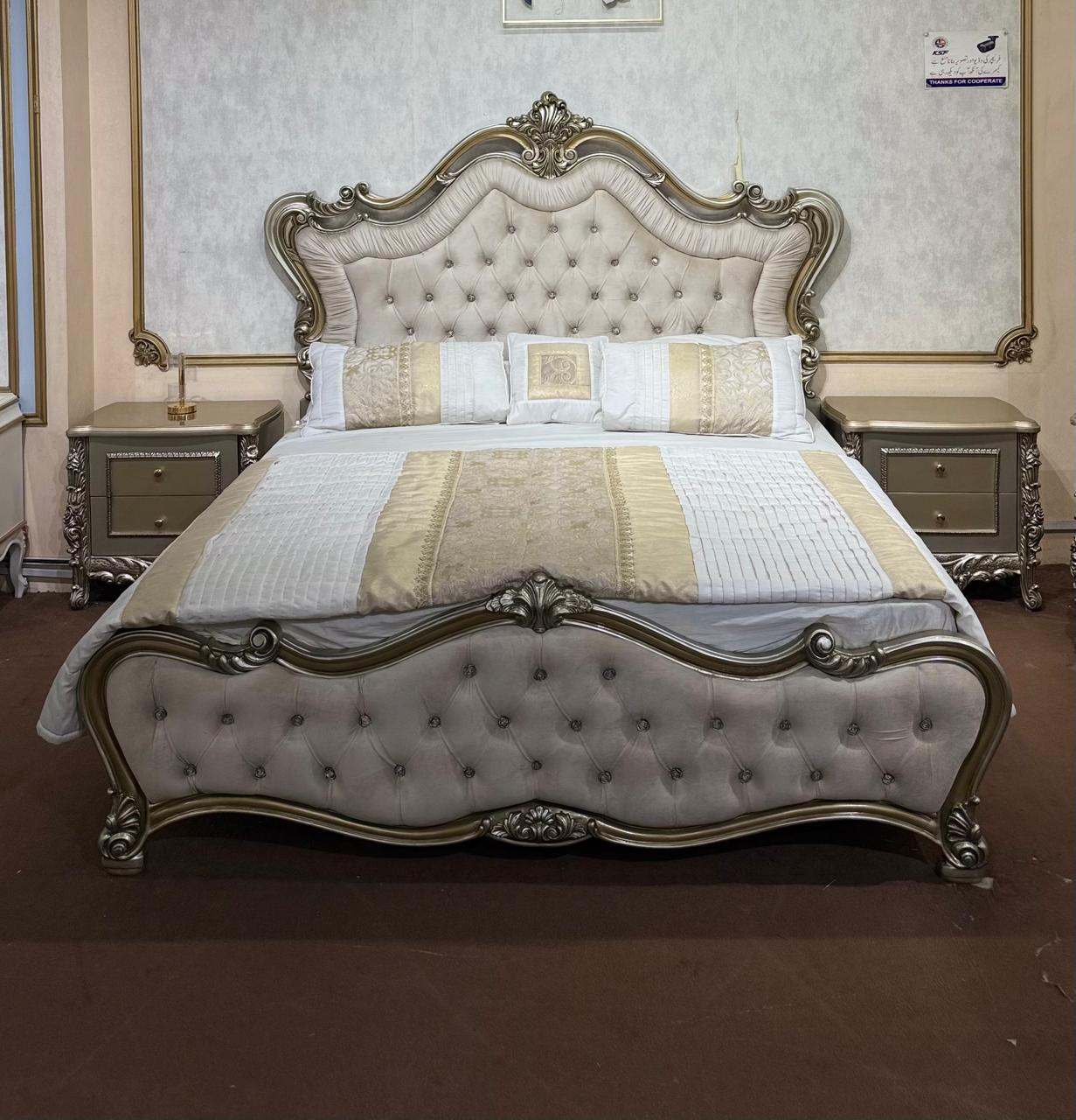 Classic French Style Bed (Classic Carved Bed)