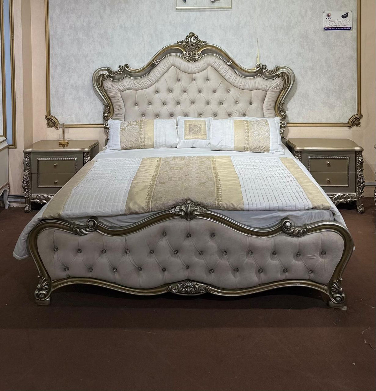 Classic French Style Bed (Classic Carved Bed)