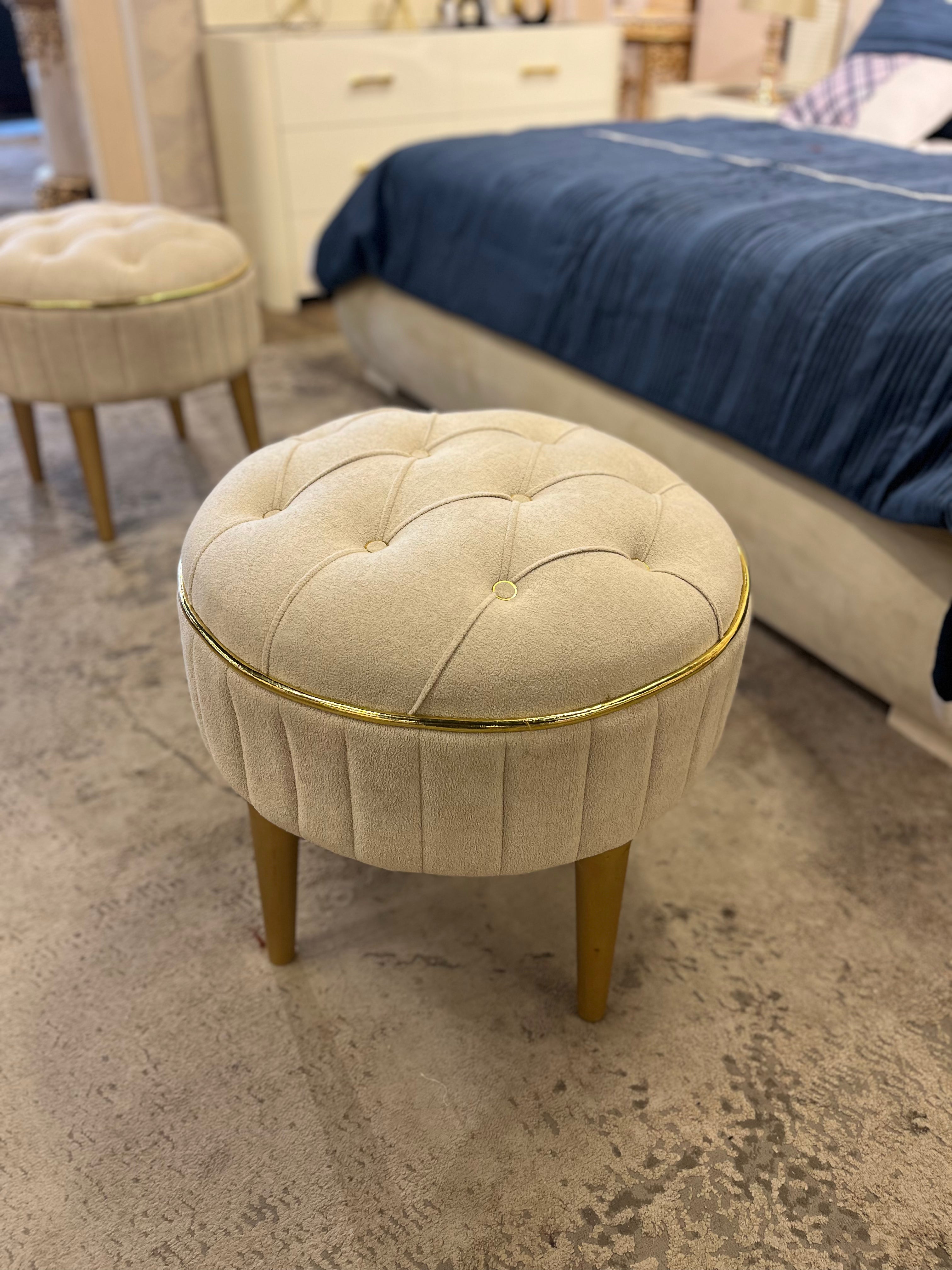 Elegant White Bedside Table – Modern Bedroom Decor Nightstand