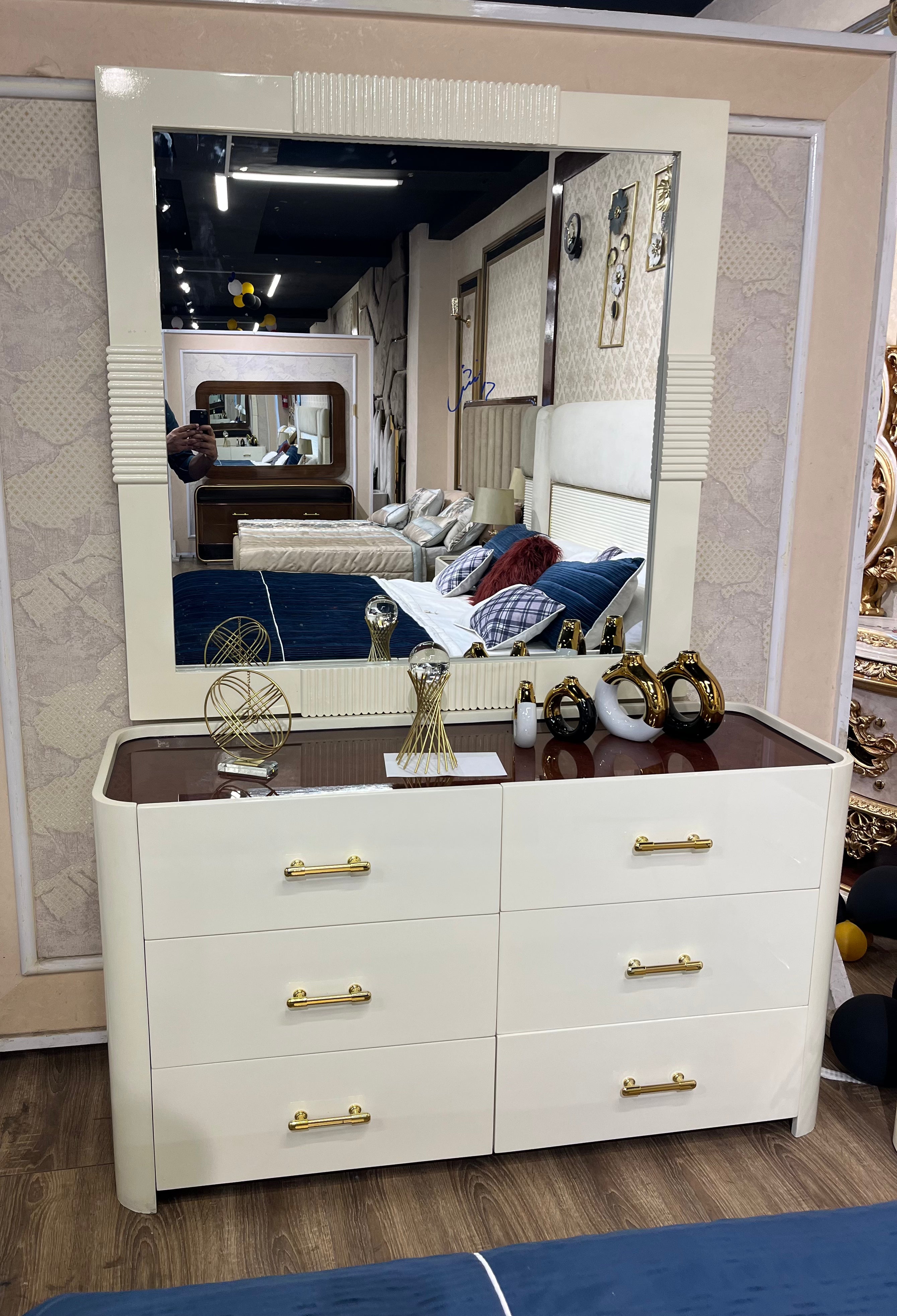 Elegant White Bedside Table – Modern Bedroom Decor Nightstand