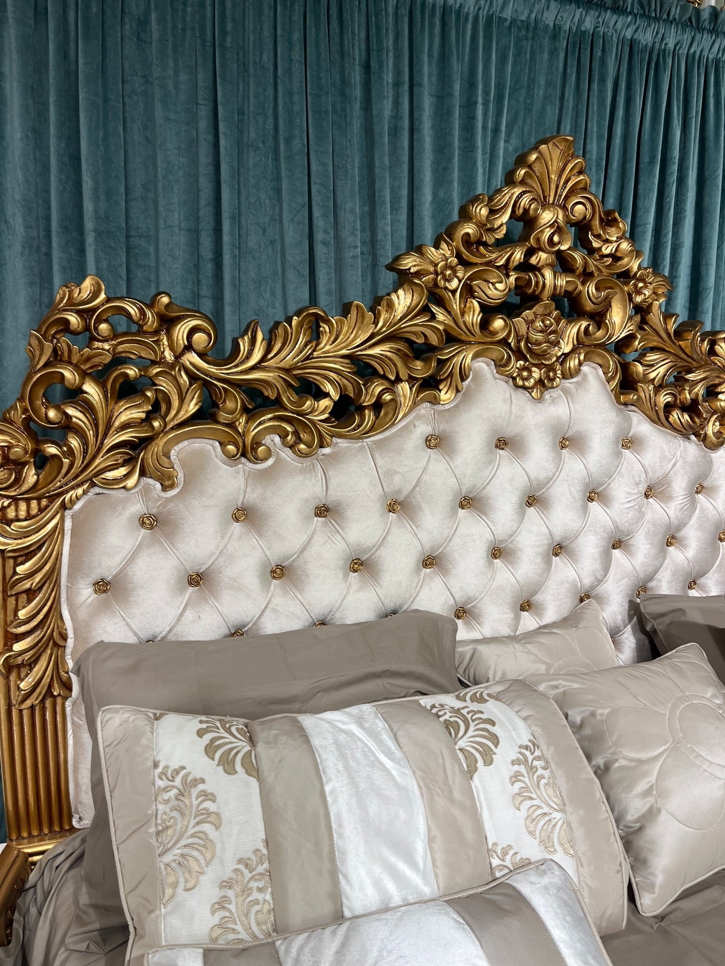 Royal Luxury Tufted Bed Set – Classic Gold & Cream Design