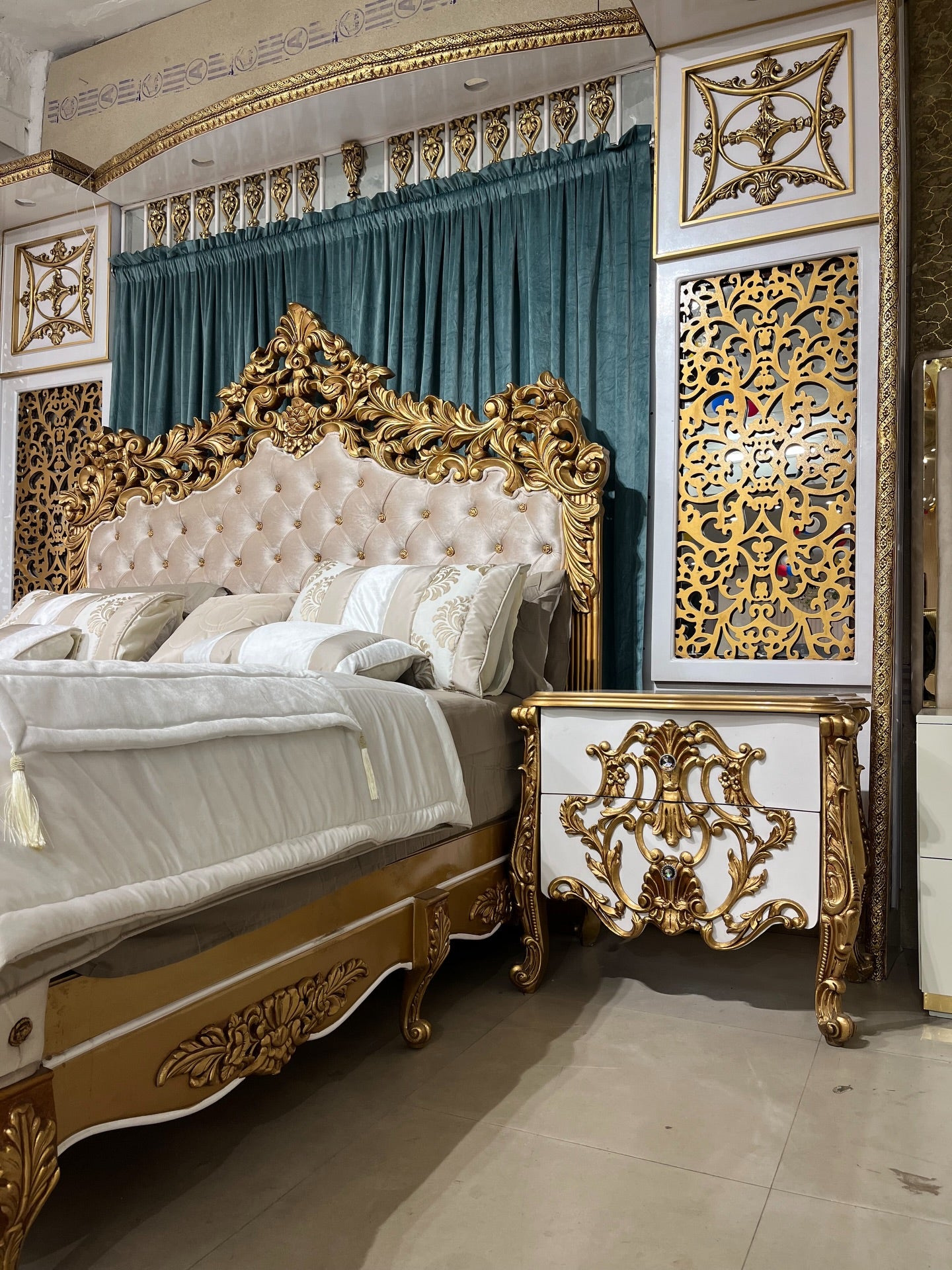Royal Luxury Tufted Bed Set – Classic Gold & Cream Design