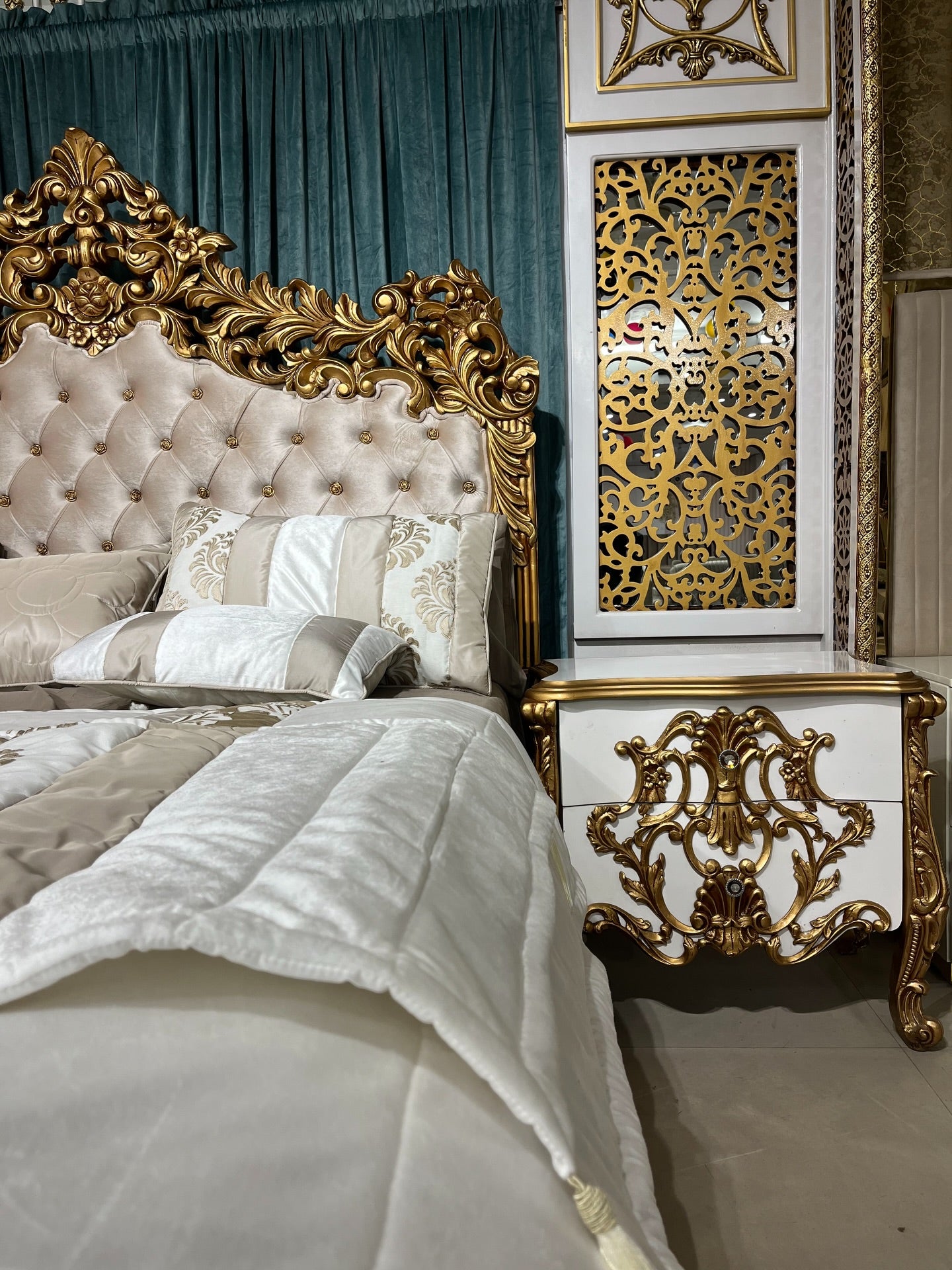 Royal Luxury Tufted Bed Set – Classic Gold & Cream Design